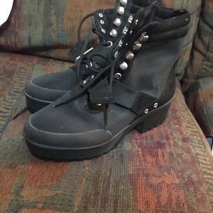 🔥🔥🔥Brand new Steve Madden platform boots